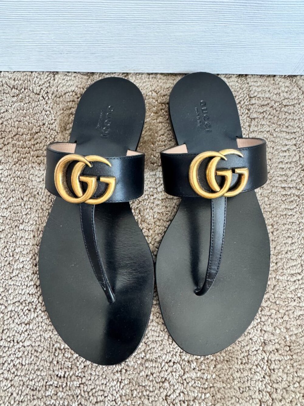 Gucci Marmont leather thong sandals Black Size 36 (6 US)